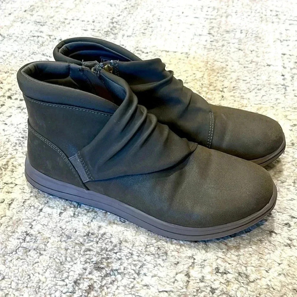 Clarks Shoes - CLARKS Breeze Dusk Ankle Boot Womens 7 Olive Green Zippered Booties
